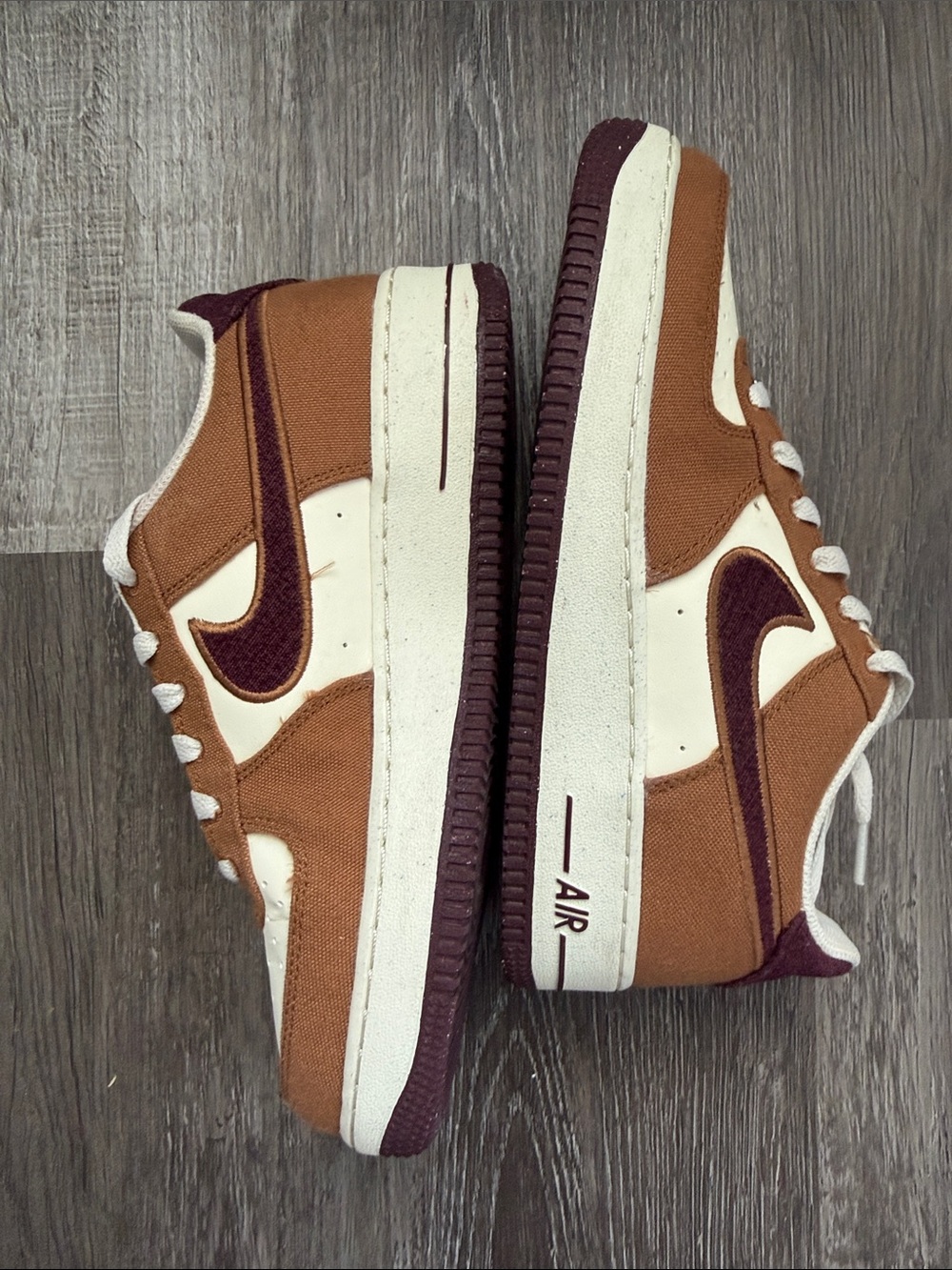 Nike Low-Top Sneakers in Brown, Cream & Maroon